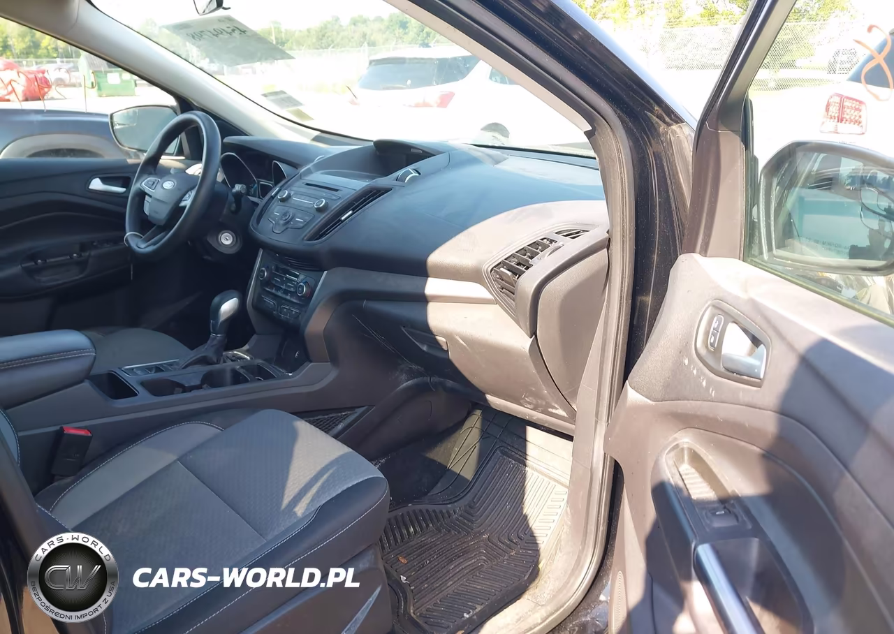 2018 Ford Escape Se VIN:1FMCU9GD3JUA00143 - 5