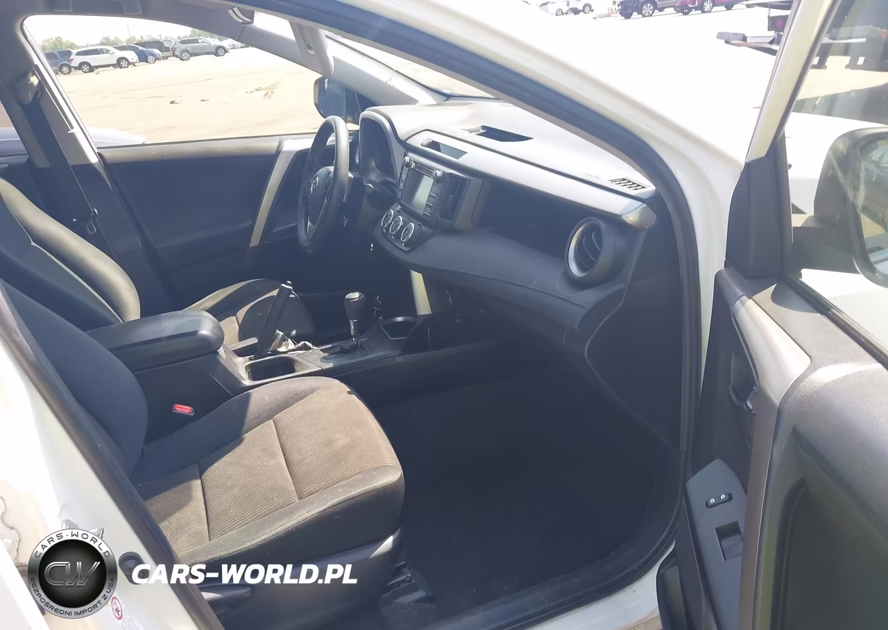 2018 Toyota Rav4 Le VIN:JTMBFREV8JJ728015 - 5