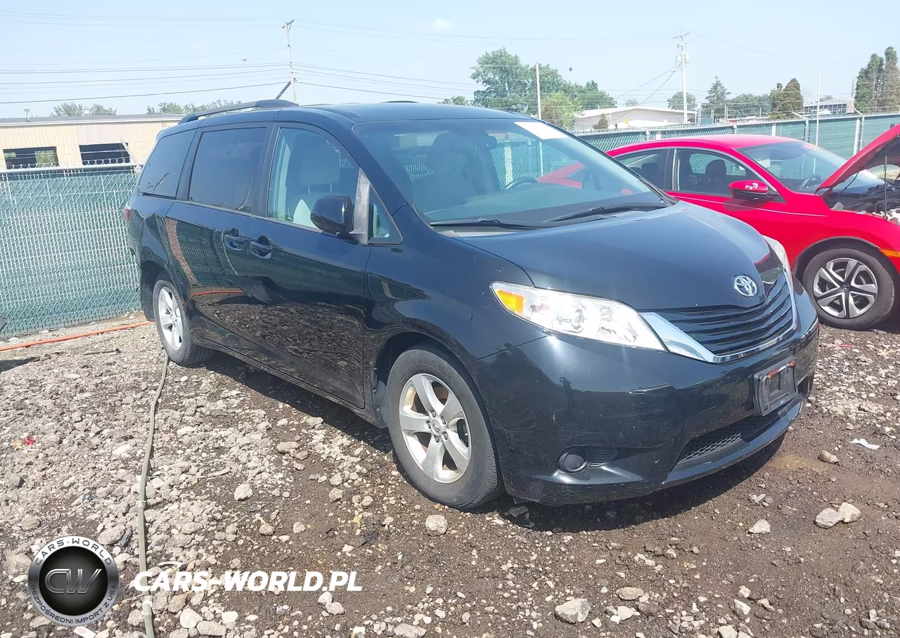 2017 Toyota Sienna Le 8 Passenger – zdjęcie 1 z 17
