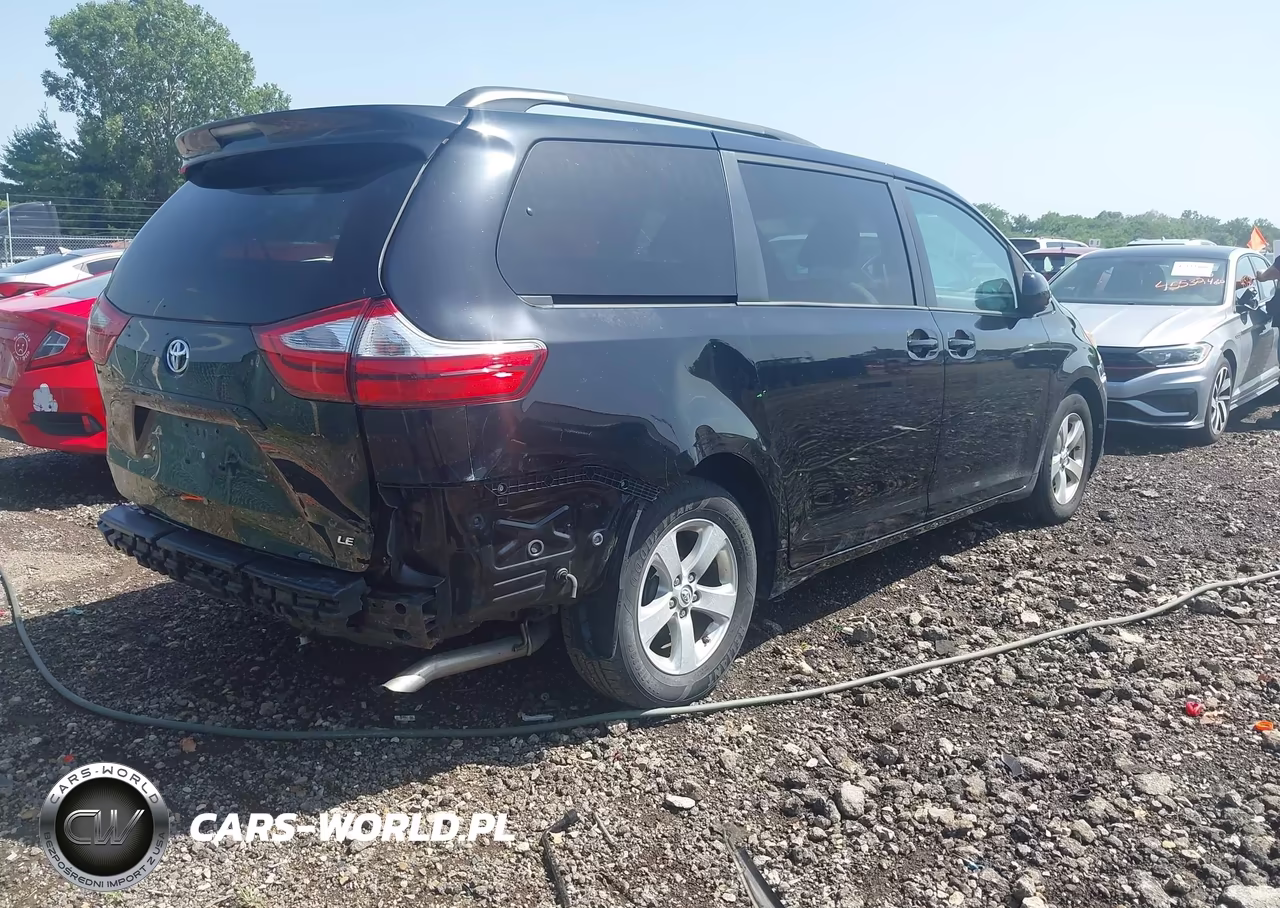 2017 Toyota Sienna Le 8 Passenger VIN:5TDKZ3DC1HS898699 - 4