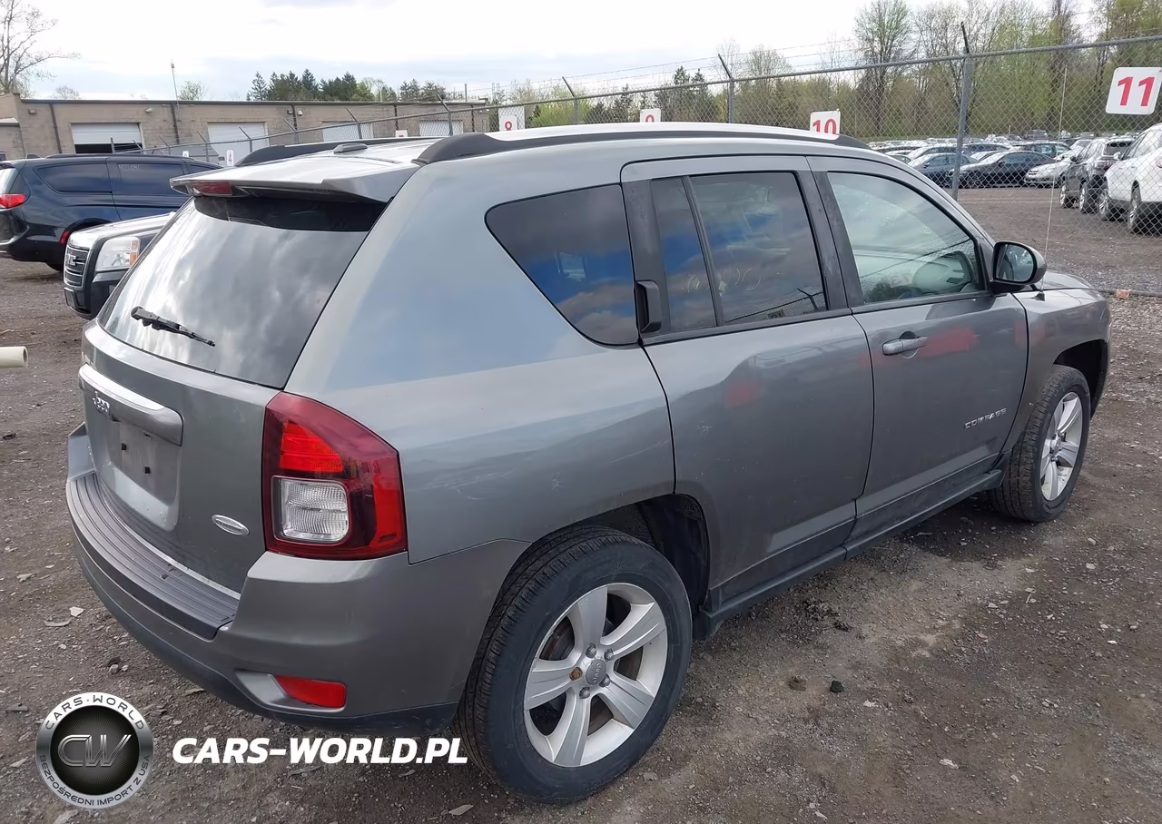 2014 Jeep Compass Latitude VIN:1C4NJCEA3ED604275 - 4