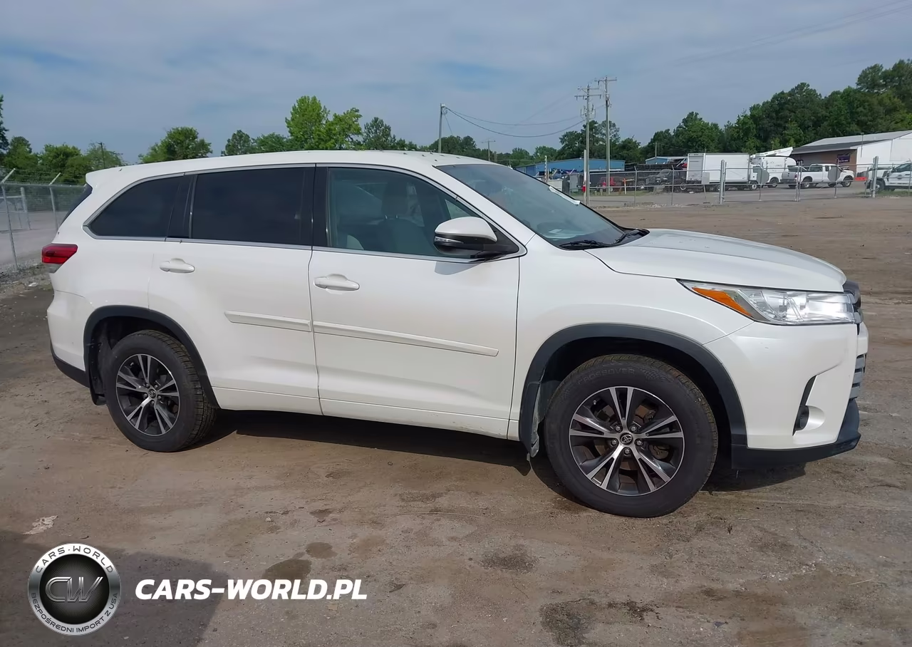 2018 Toyota Highlander Le VIN:5TDBZRFH3JS913091 - 13