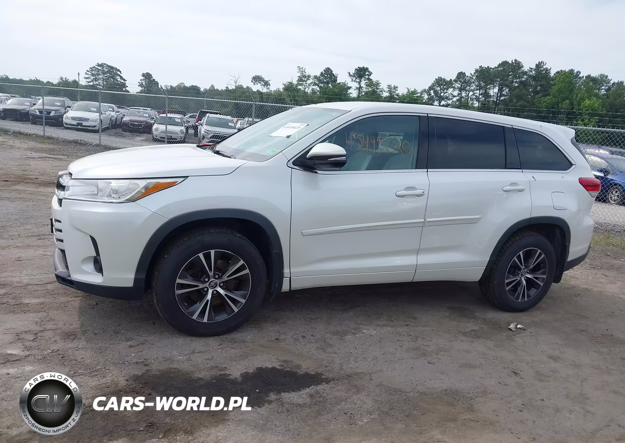 2018 Toyota Highlander Le VIN:5TDBZRFH3JS913091 - 14