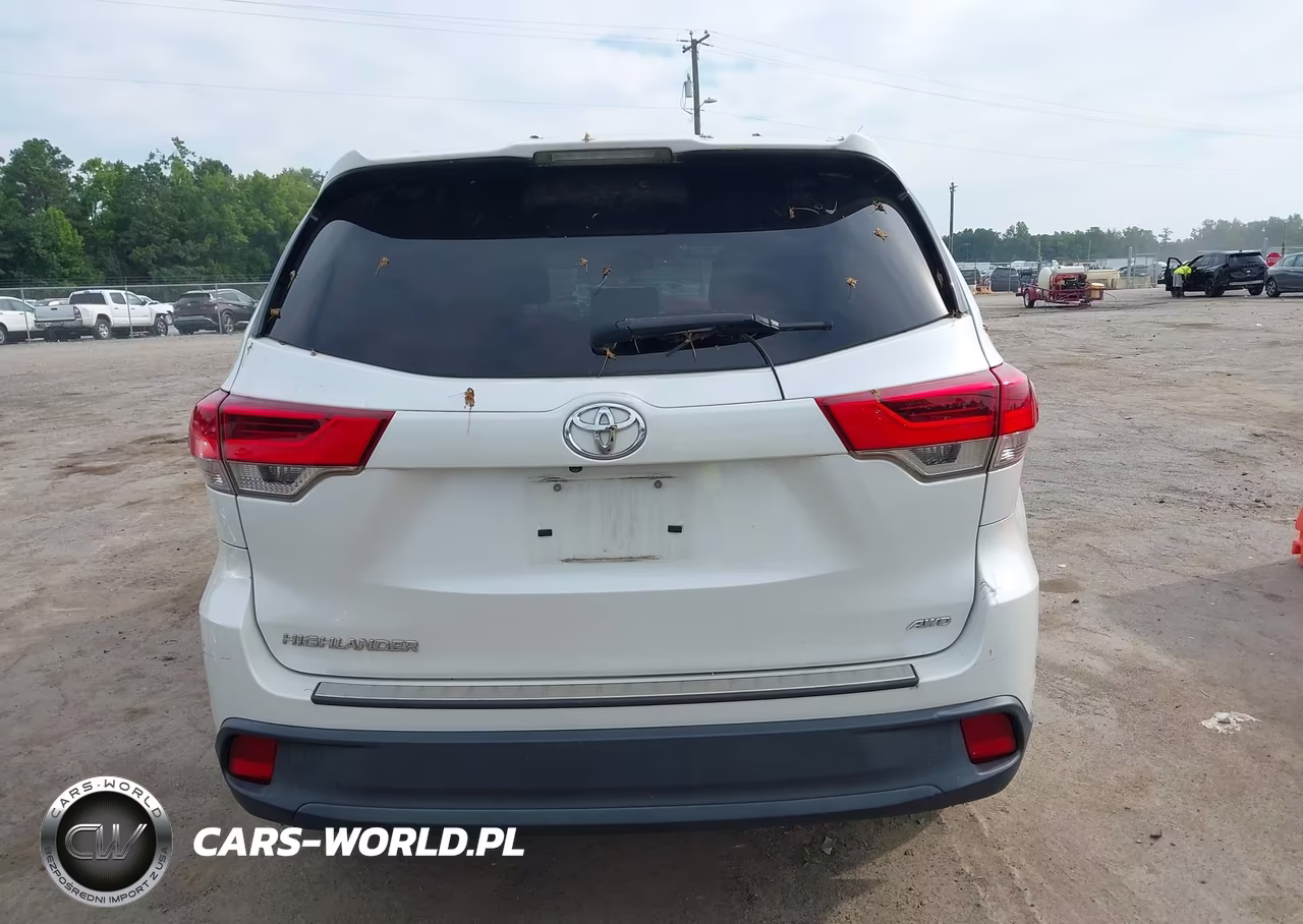 2018 Toyota Highlander Le VIN:5TDBZRFH3JS913091 - 16