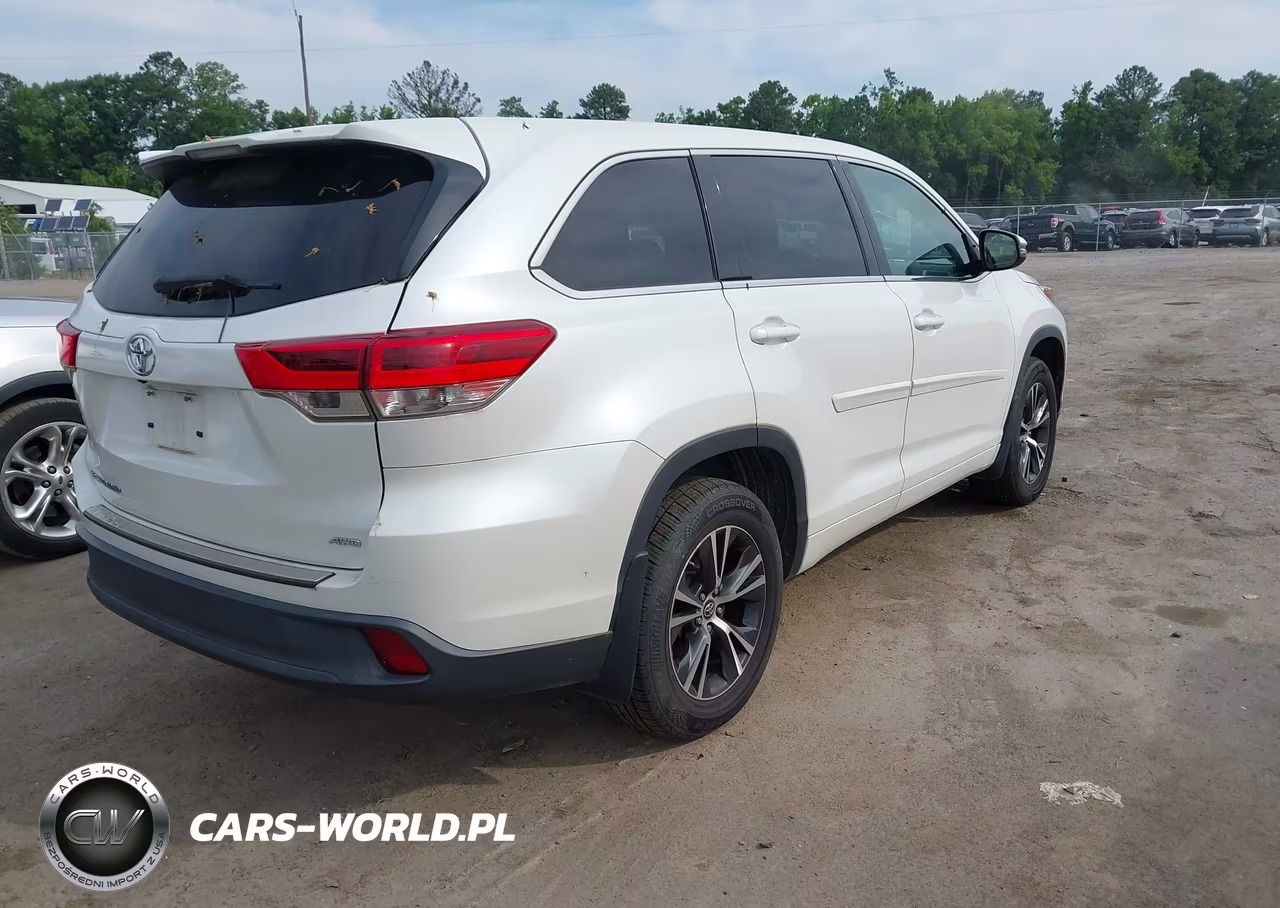 2018 Toyota Highlander Le VIN:5TDBZRFH3JS913091 - 4