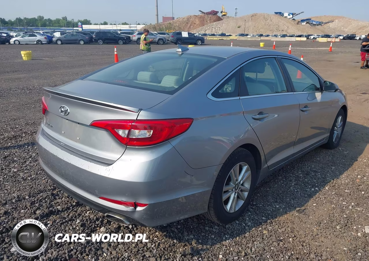 2015 Hyundai Sonata Se VIN:5NPE24AF4FH087469 - 4