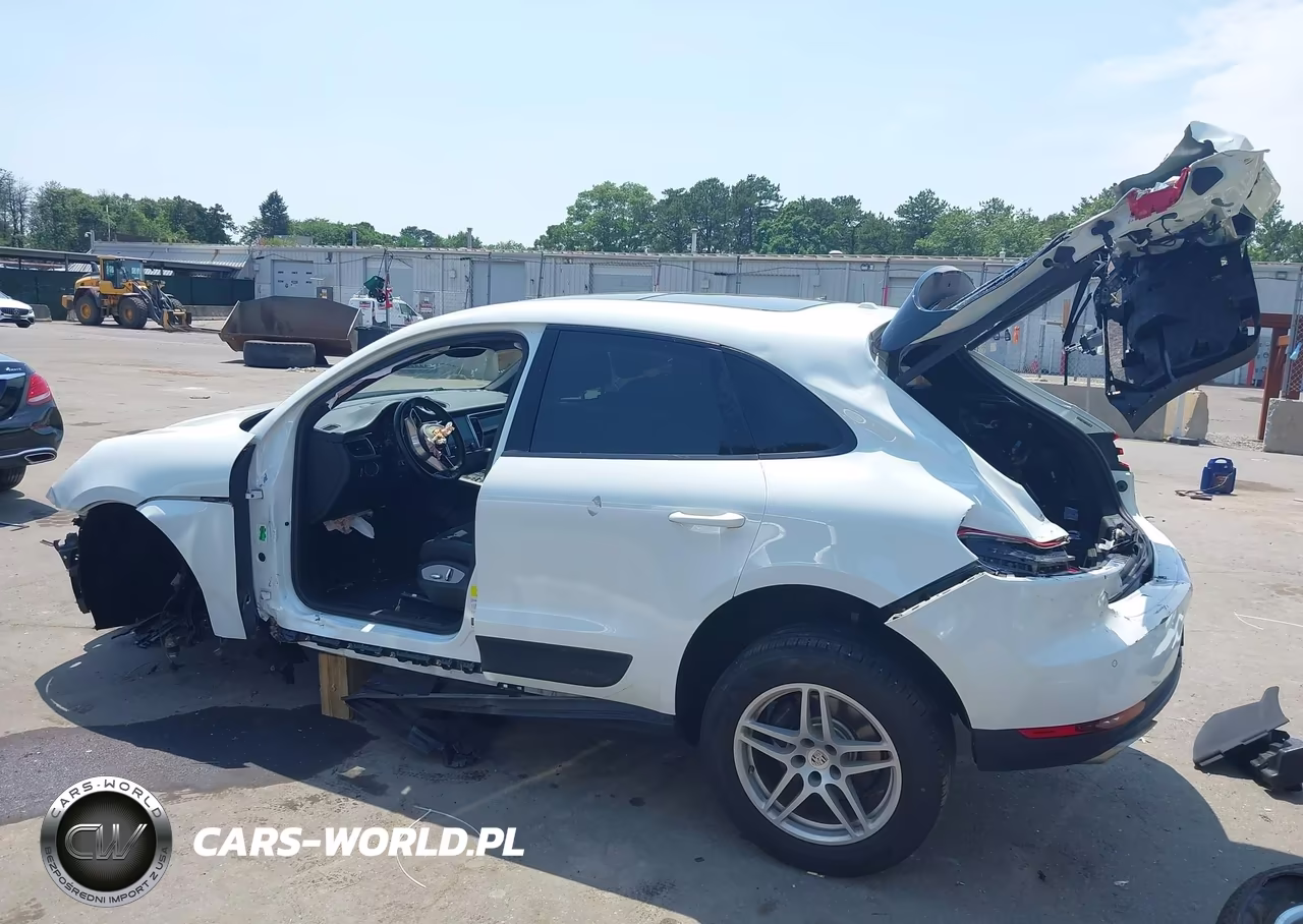 2018 Porsche Macan VIN:WP1AA2A5XJLB14965 - 15