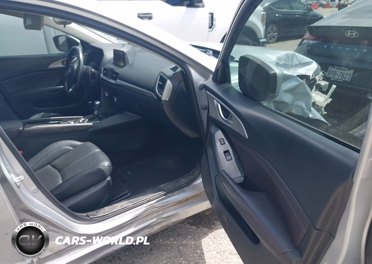 2018 Mazda Mazda3 Touring VIN:3MZBN1V32JM180015 - 5