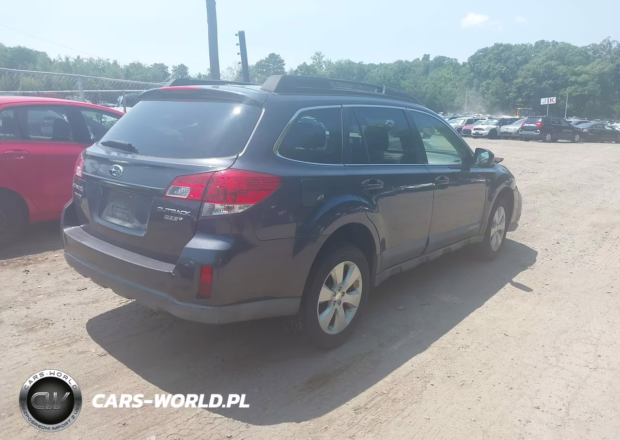 2010 Subaru Outback 2.5I Premium VIN:4S4BRBCC6A1320866 - 4