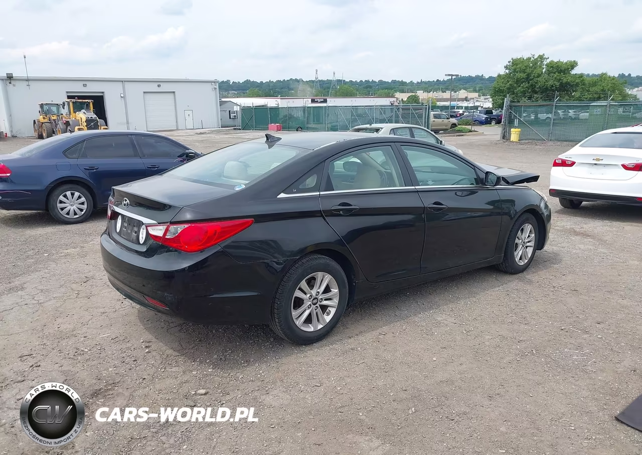 2011 Hyundai Sonata Gls VIN:5NPEB4AC2BH003956 - 4
