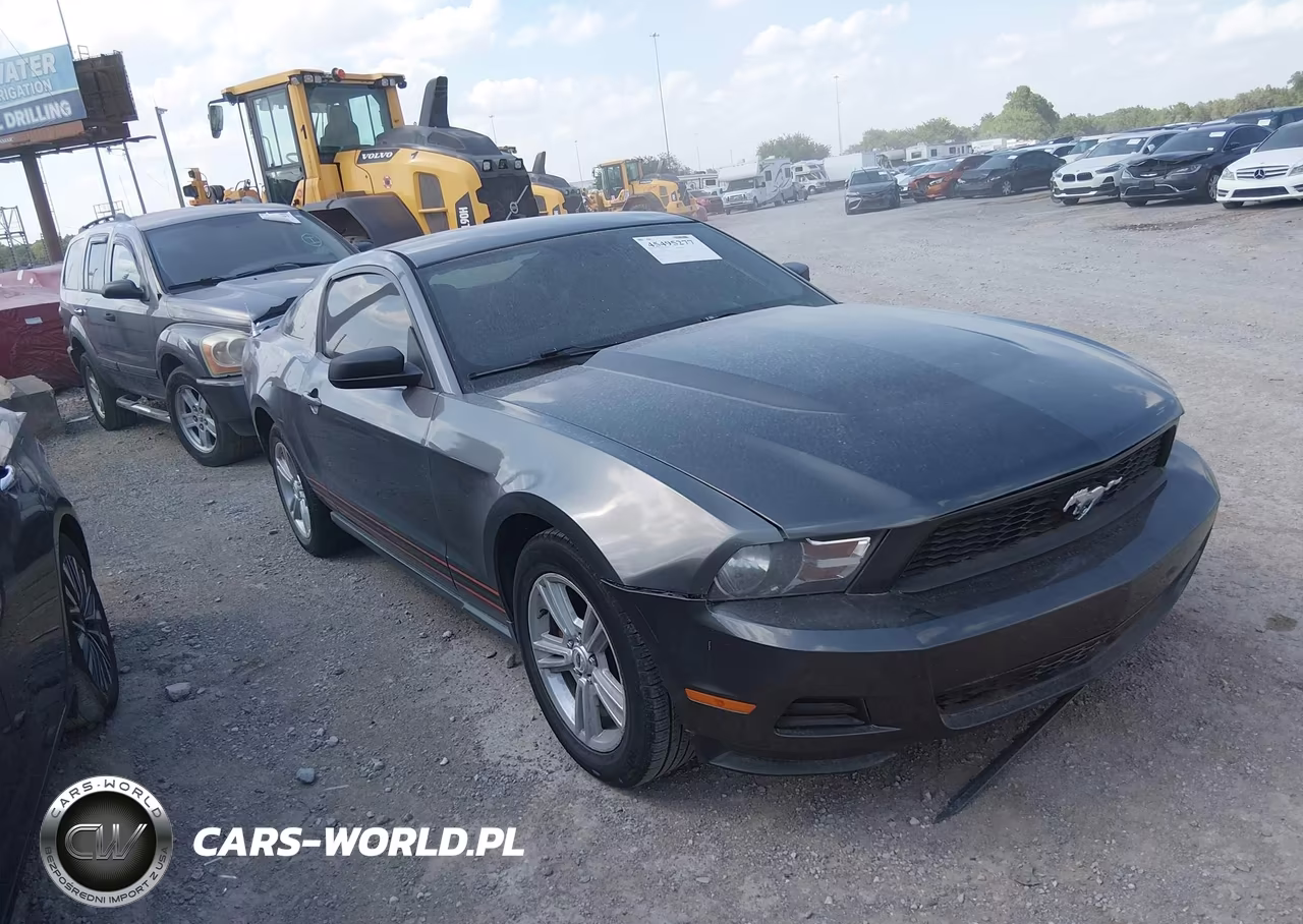 2010 Ford Mustang V6-V6 Premium