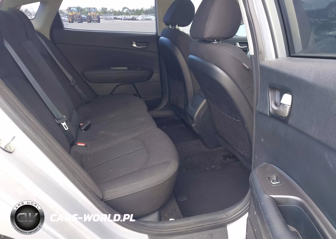 2019 Kia Optima Lx VIN:5XXGT4L35KG340877 - 8