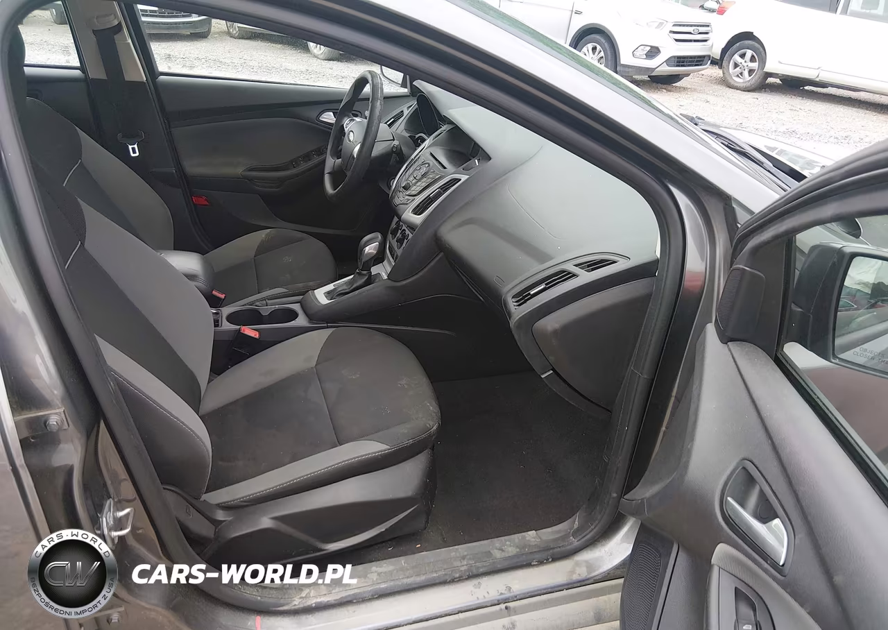 2014 Ford Focus Se VIN:1FADP3K29EL329384 - 5