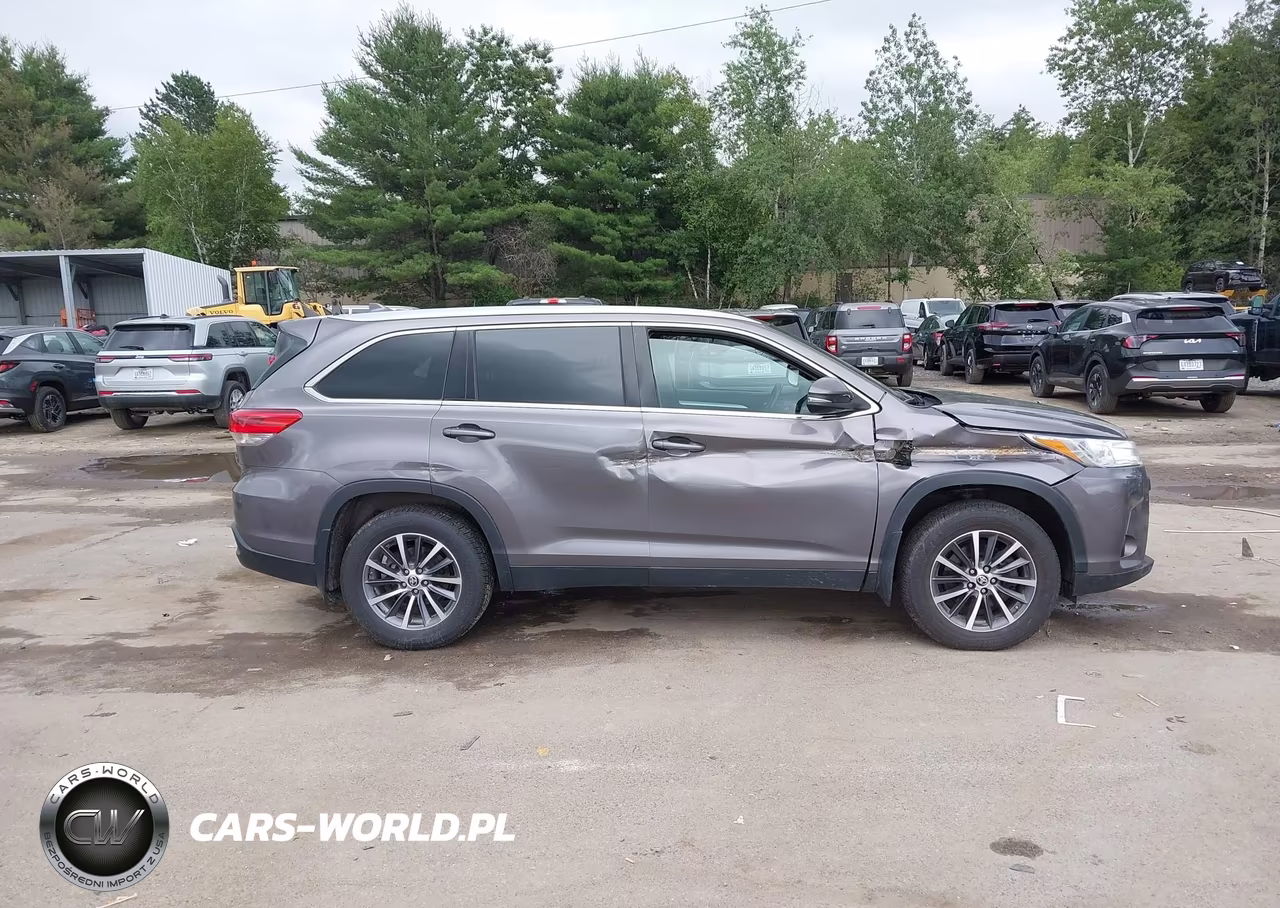 2019 Toyota Highlander Xle VIN:5TDJZRFH4KS626937 - 13