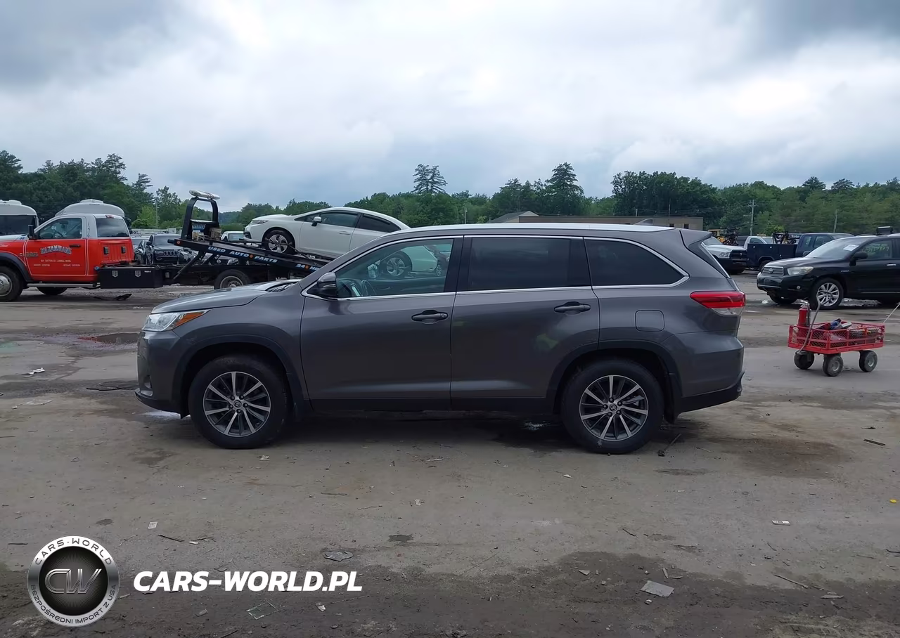 2019 Toyota Highlander Xle VIN:5TDJZRFH4KS626937 - 14