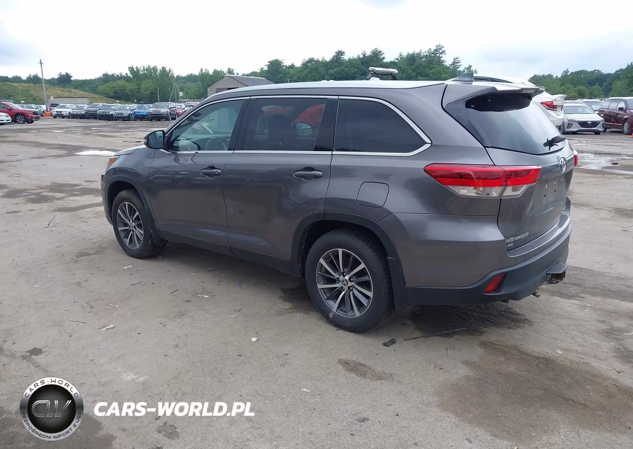 2019 Toyota Highlander Xle VIN:5TDJZRFH4KS626937 - 3
