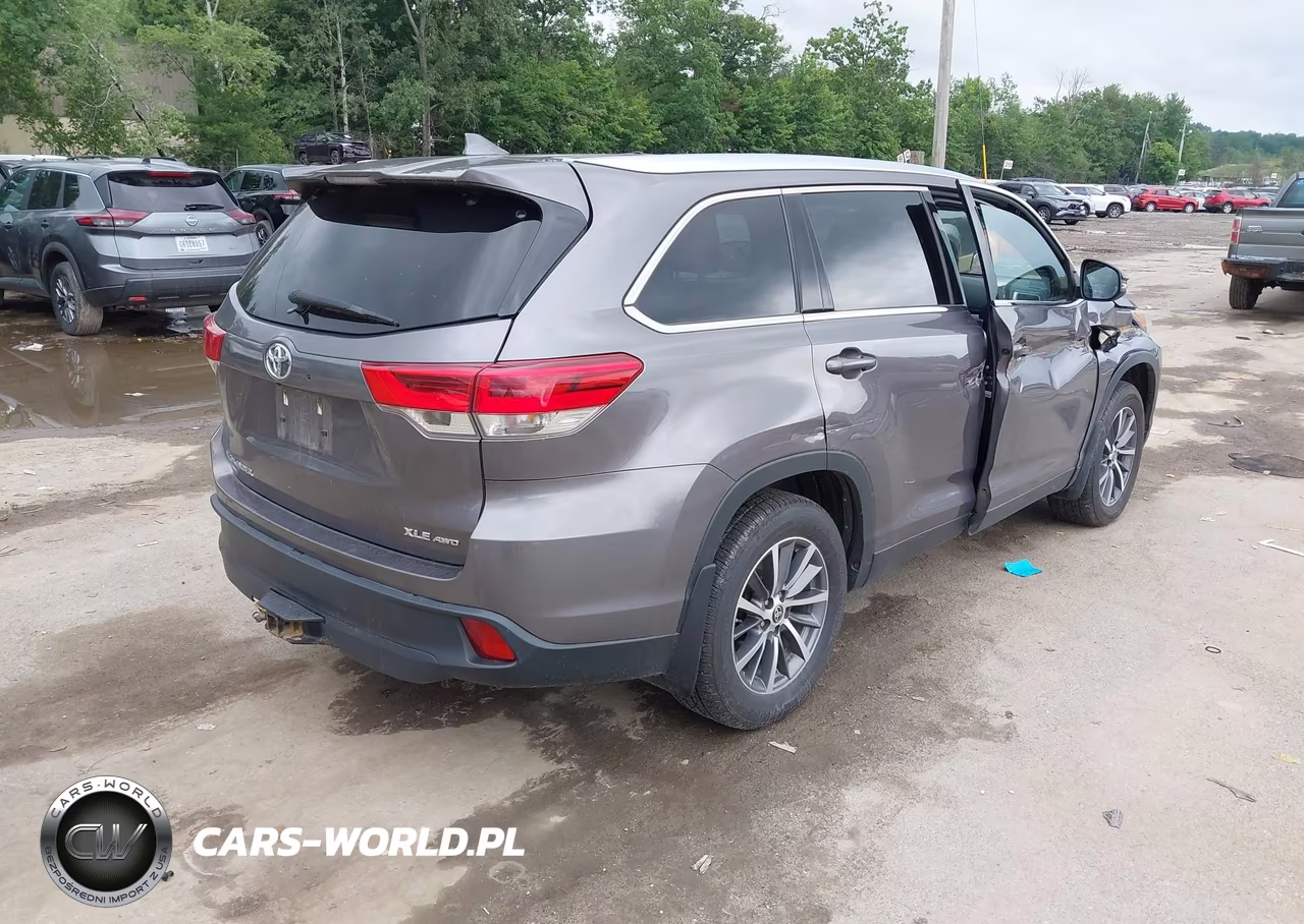 2019 Toyota Highlander Xle VIN:5TDJZRFH4KS626937 - 4