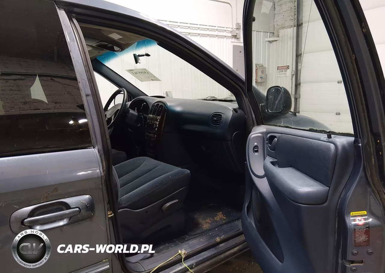 2002 Chrysler Town & Country Lx VIN:2C8GP44332R697869 - 5