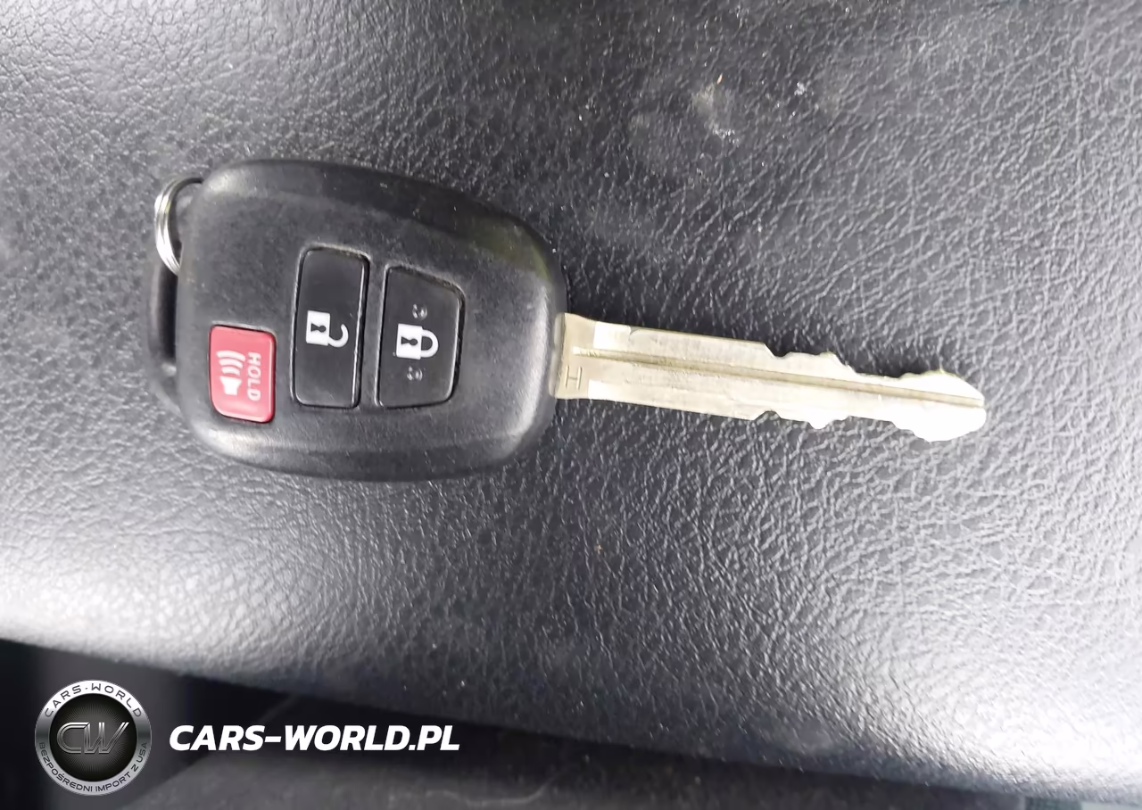 2016 Toyota Prius C Two VIN:JTDKDTB3XG1121953 - 11