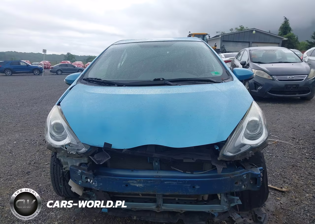 2016 Toyota Prius C Two VIN:JTDKDTB3XG1121953 - 13