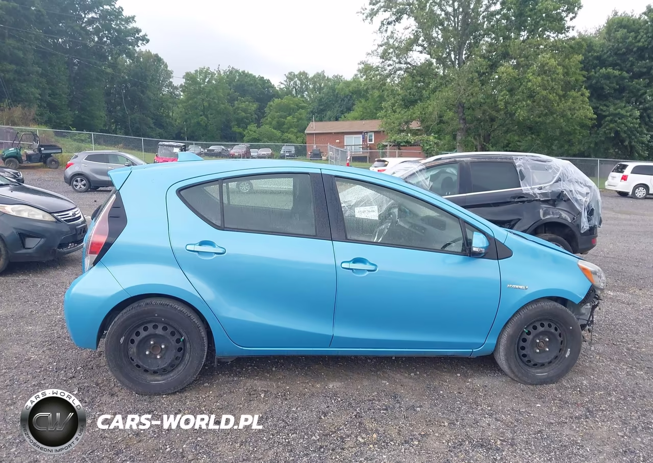 2016 Toyota Prius C Two VIN:JTDKDTB3XG1121953 - 14