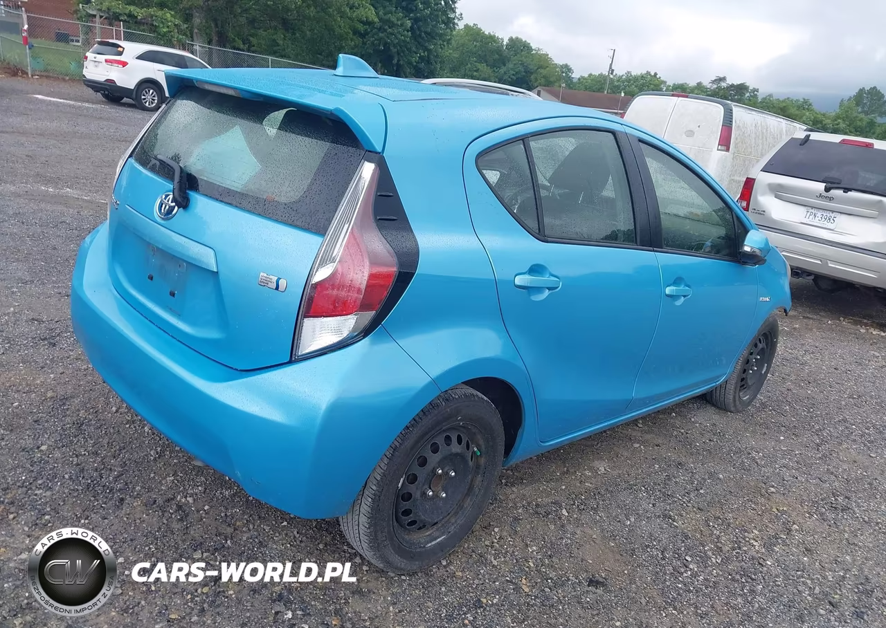 2016 Toyota Prius C Two VIN:JTDKDTB3XG1121953 - 4