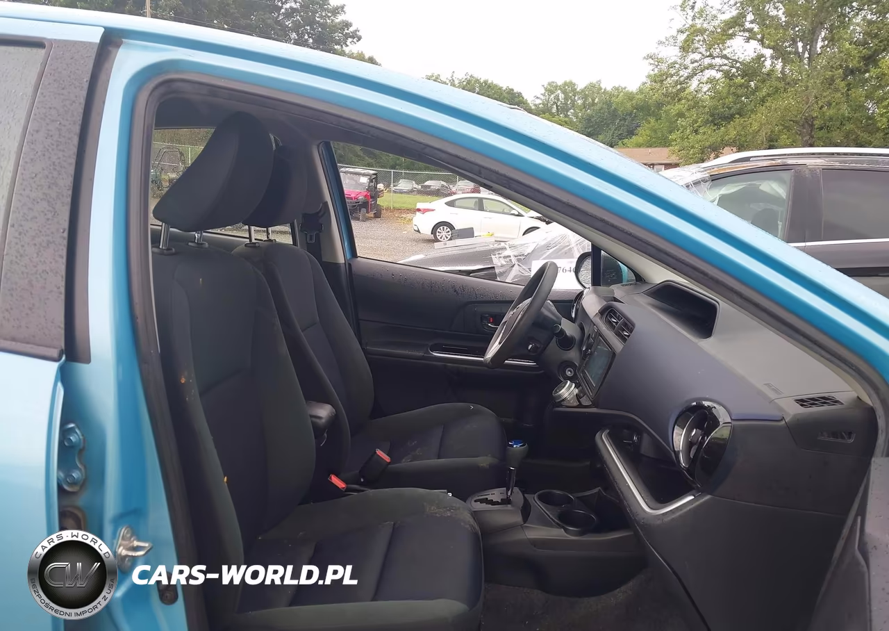 2016 Toyota Prius C Two VIN:JTDKDTB3XG1121953 - 5