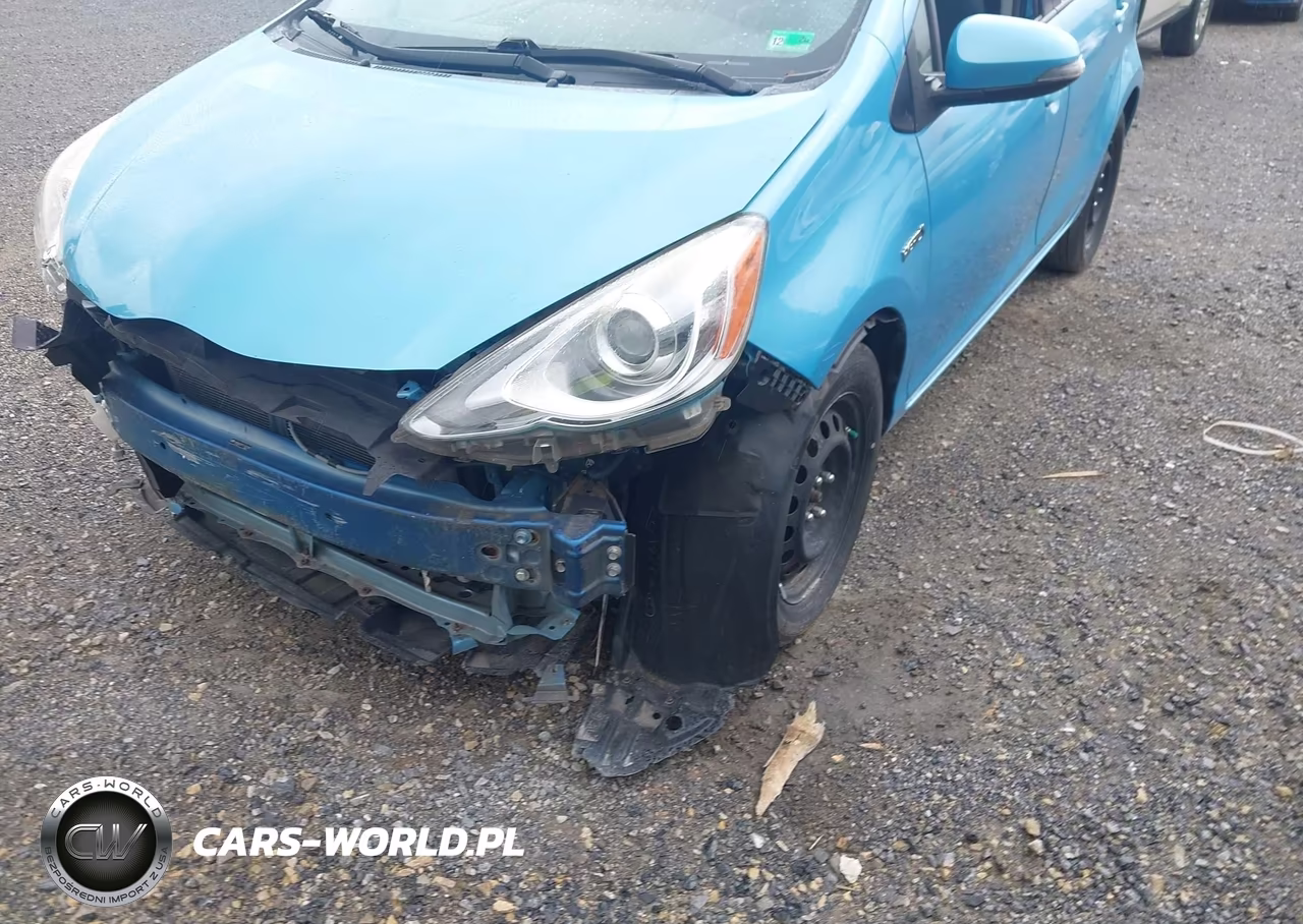 2016 Toyota Prius C Two VIN:JTDKDTB3XG1121953 - 6