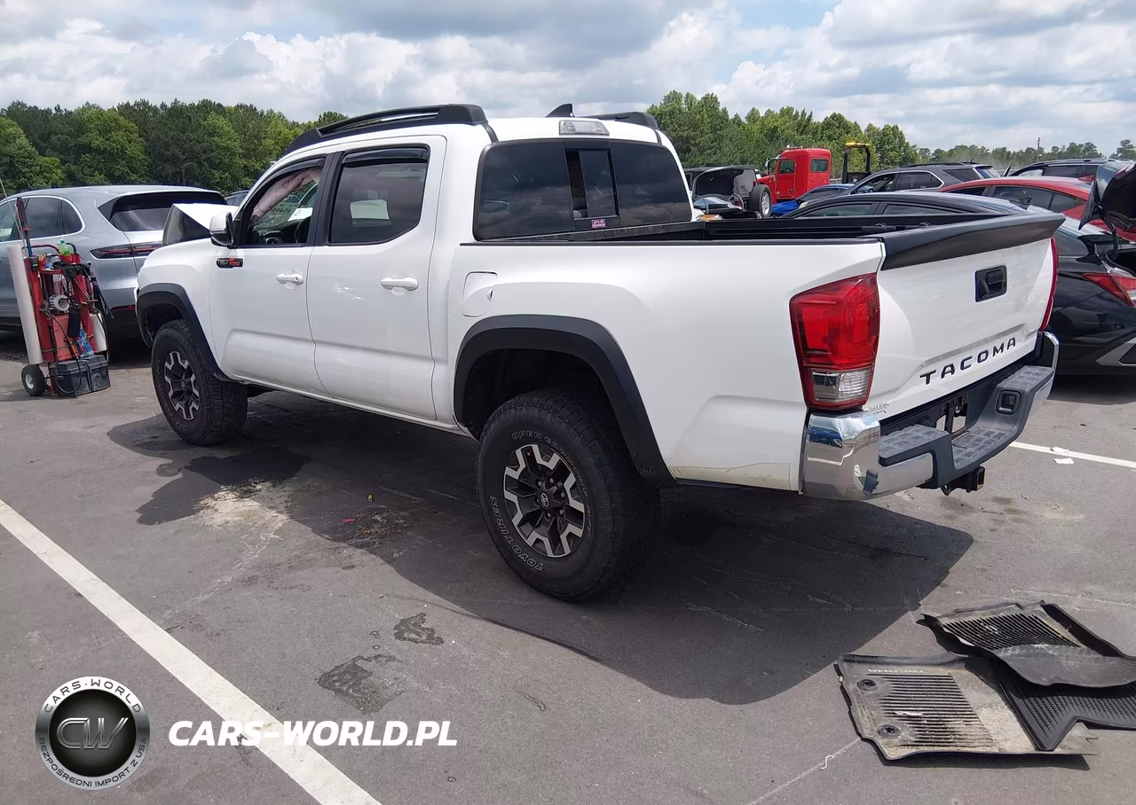 2017 Toyota Tacoma Trd Off Road VIN:5TFCZ5ANXHX080680 - 3