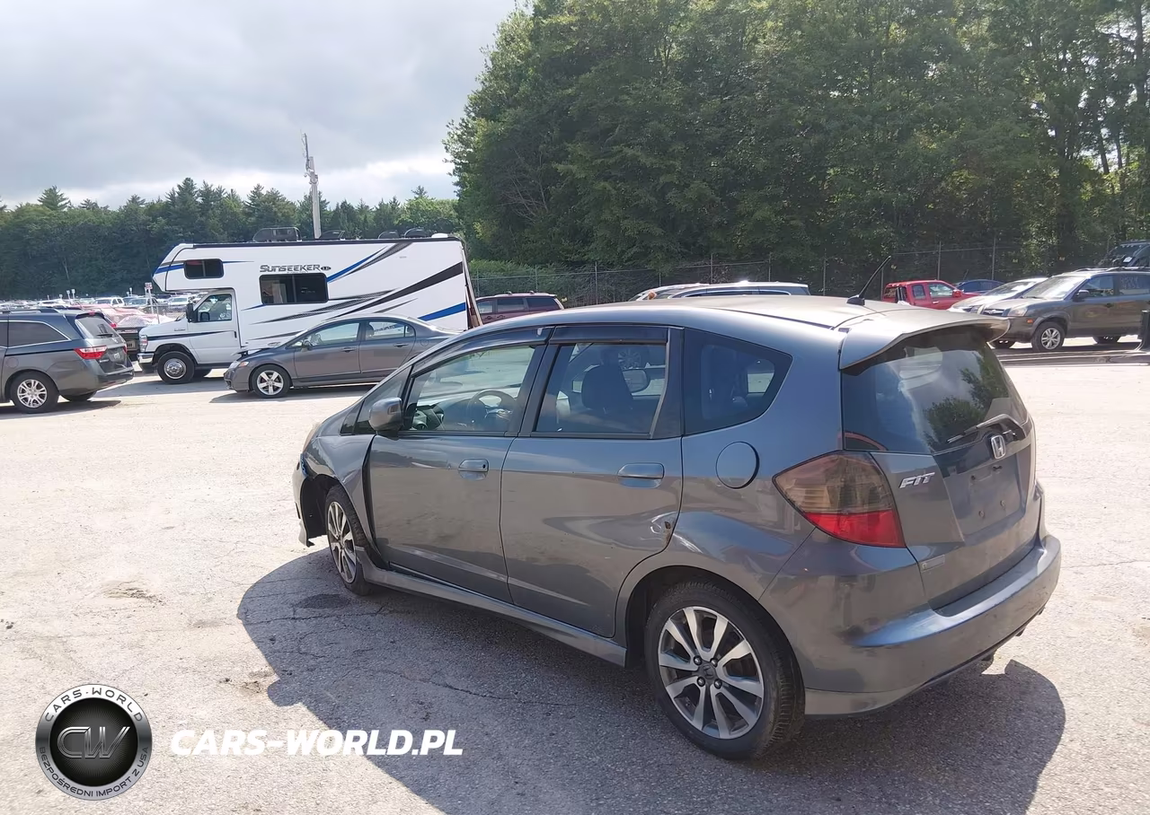 2012 Honda Fit Sport VIN:JHMGE8H57CC035151 - 3