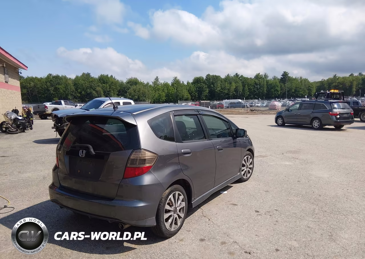 2012 Honda Fit Sport VIN:JHMGE8H57CC035151 - 4