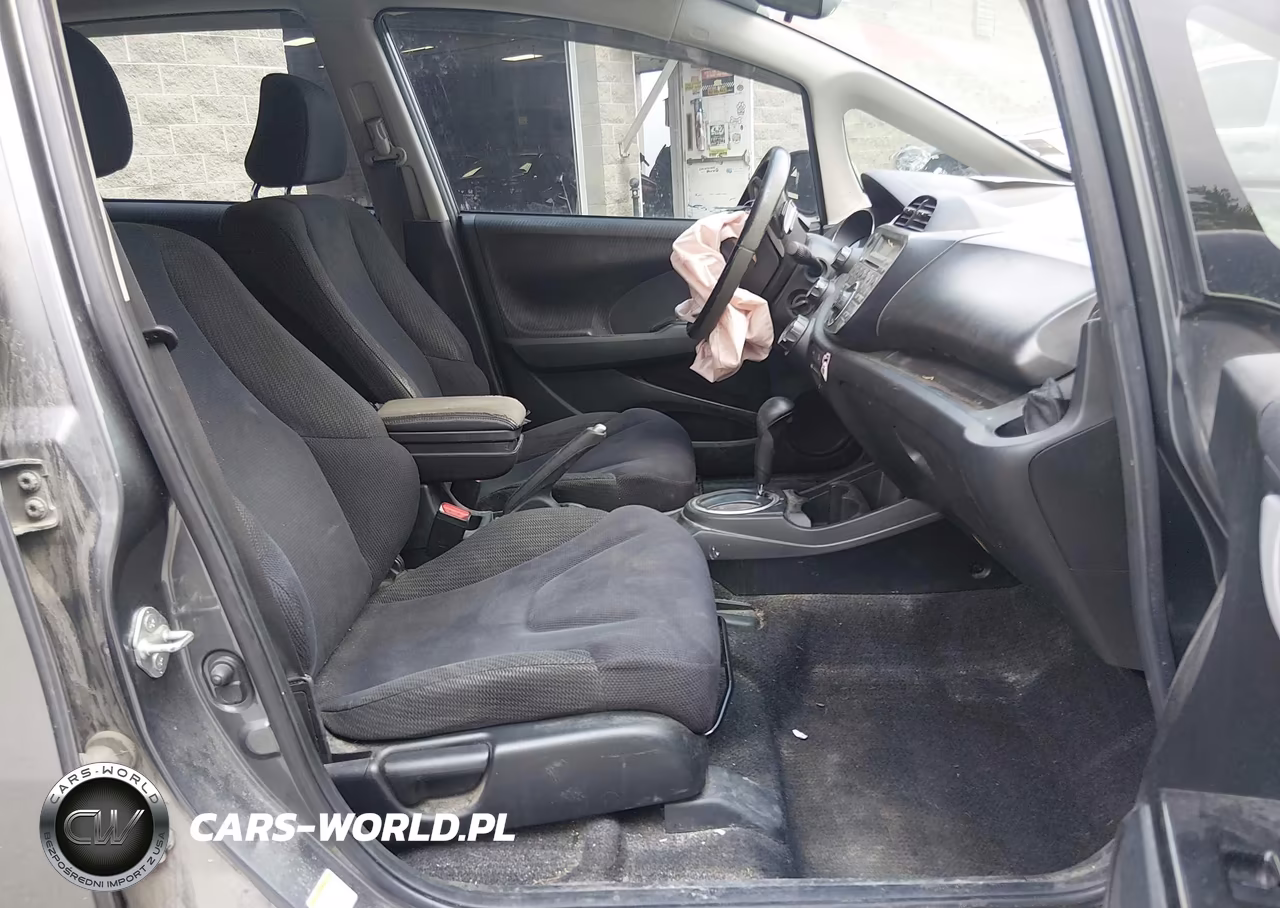 2012 Honda Fit Sport VIN:JHMGE8H57CC035151 - 5