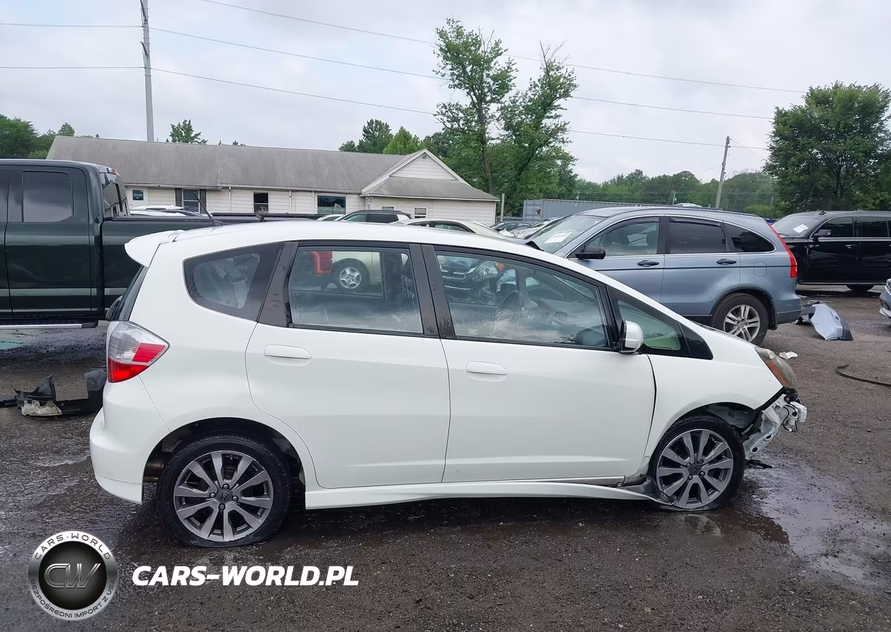 2013 Honda Fit Sport VIN:JHMGE8H50DC054514 - 14