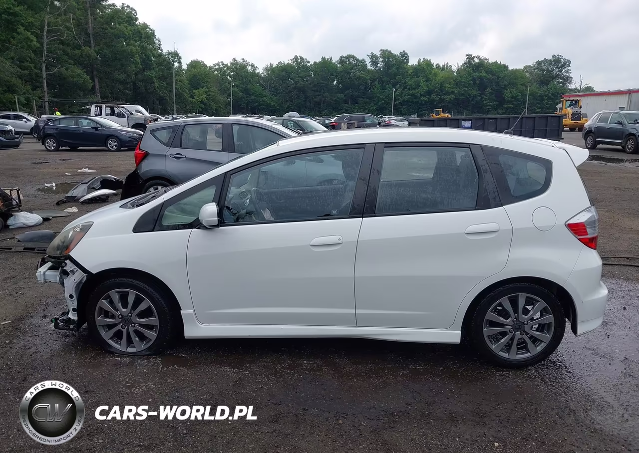 2013 Honda Fit Sport VIN:JHMGE8H50DC054514 - 15