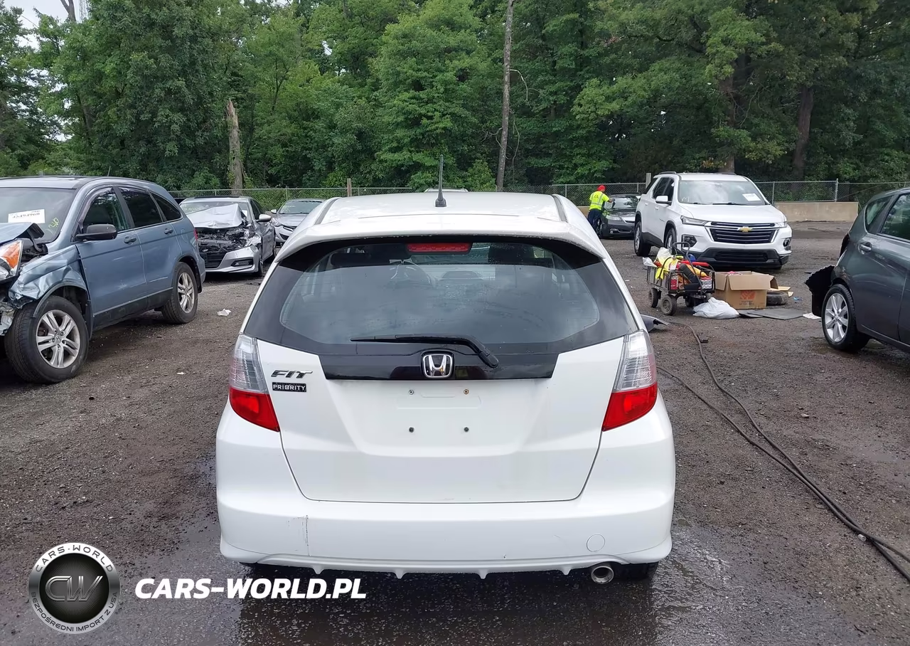 2013 Honda Fit Sport VIN:JHMGE8H50DC054514 - 17