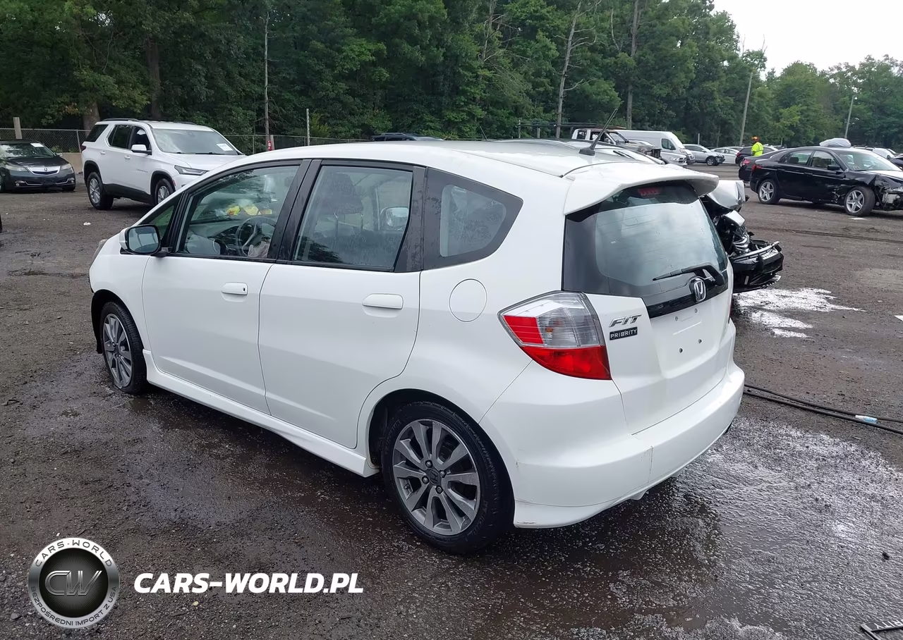 2013 Honda Fit Sport VIN:JHMGE8H50DC054514 - 3