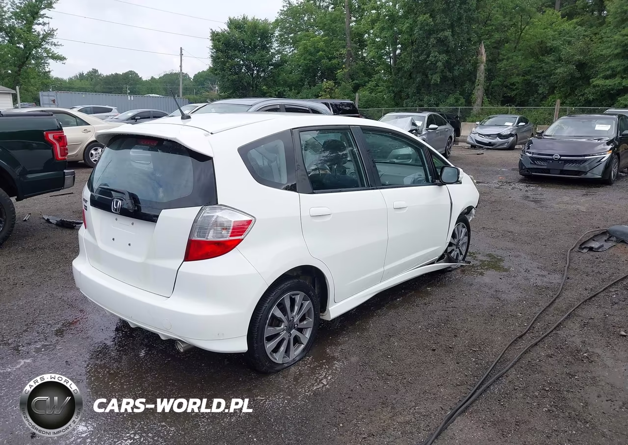 2013 Honda Fit Sport VIN:JHMGE8H50DC054514 - 4