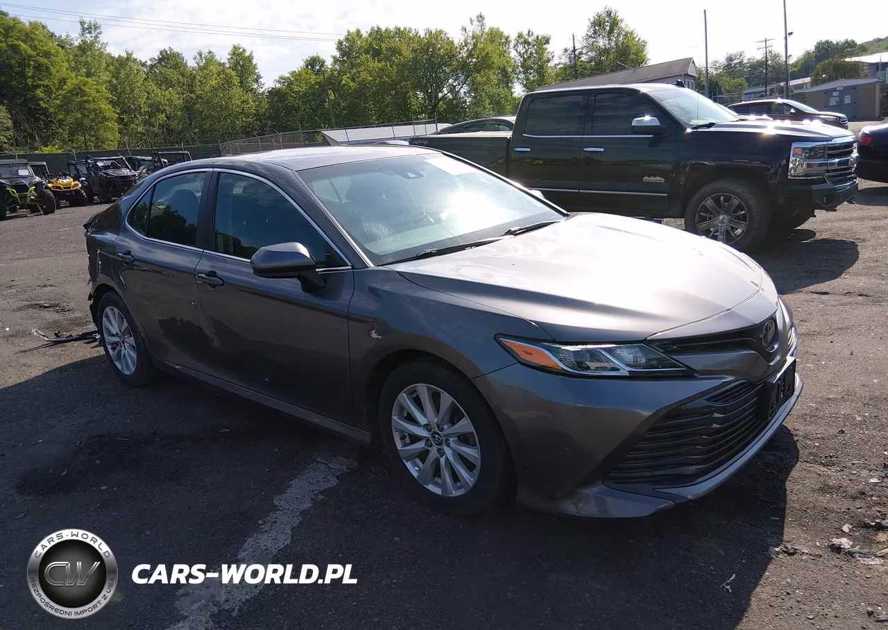 2018 Toyota Camry Le – zdjęcie 1 z 16