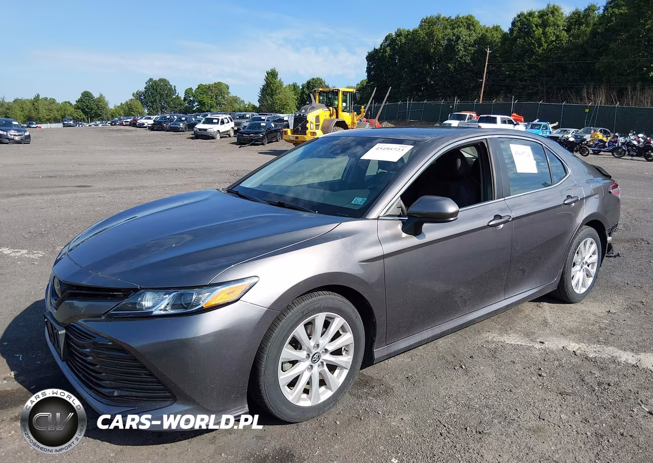 2018 Toyota Camry Le VIN:4T1B11HK2JU640265 - 2