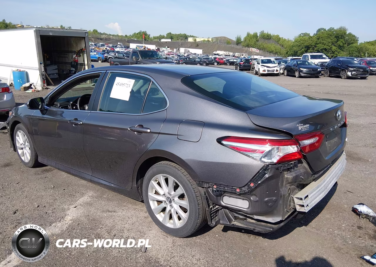 2018 Toyota Camry Le VIN:4T1B11HK2JU640265 - 3
