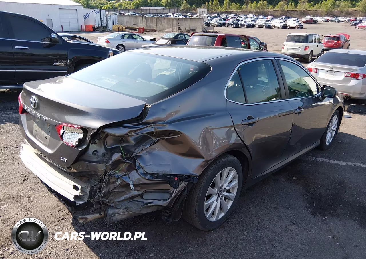 2018 Toyota Camry Le VIN:4T1B11HK2JU640265 - 4
