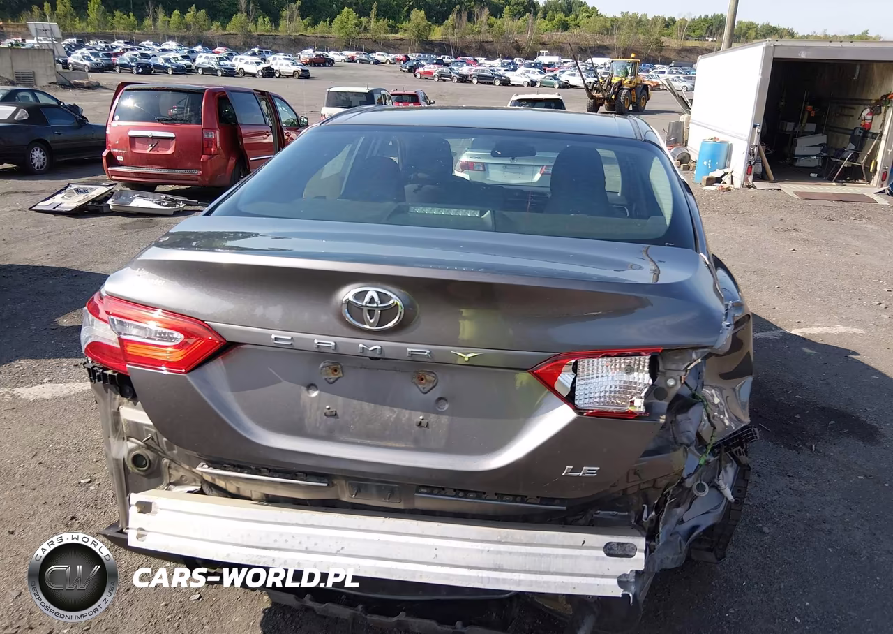 2018 Toyota Camry Le VIN:4T1B11HK2JU640265 - 6