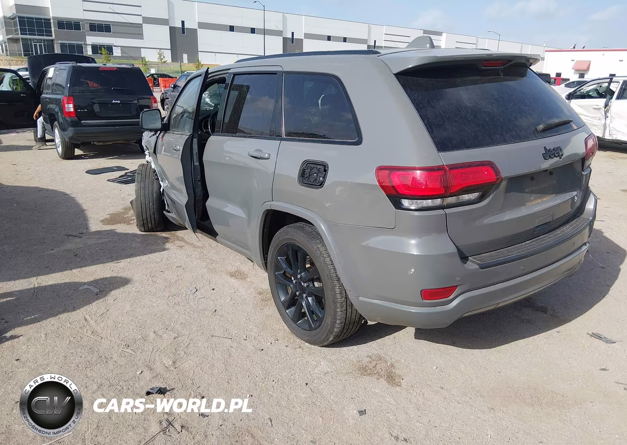 2020 Jeep Grand Cherokee Altitude 4X2 VIN:1C4RJEAG0LC295794 - 3