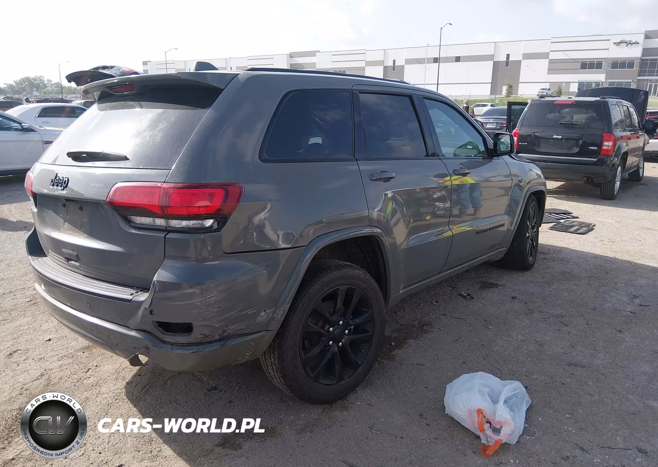 2020 Jeep Grand Cherokee Altitude 4X2 VIN:1C4RJEAG0LC295794 - 4