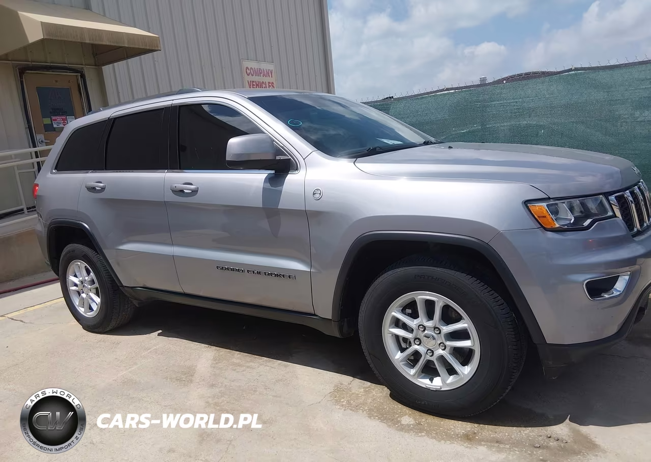 2019 Jeep Grand Cherokee Laredo E 4X4 VIN:1C4RJFAGXKC754172 - 14