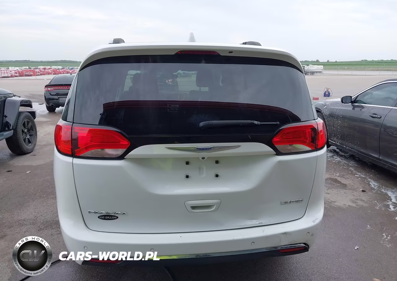 2018 Chrysler Pacifica Limited VIN:2C4RC1GG3JR232719 - 17