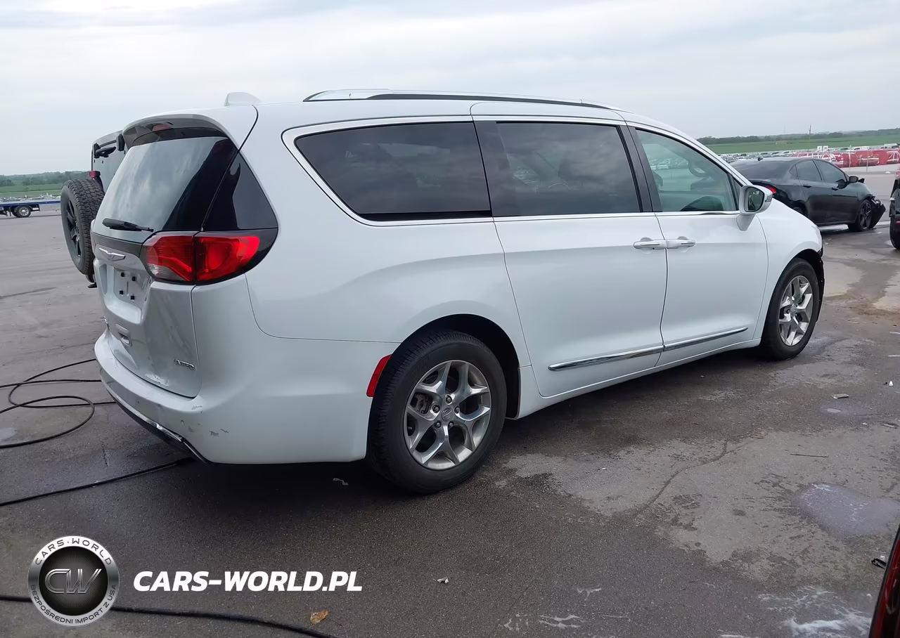 2018 Chrysler Pacifica Limited VIN:2C4RC1GG3JR232719 - 4