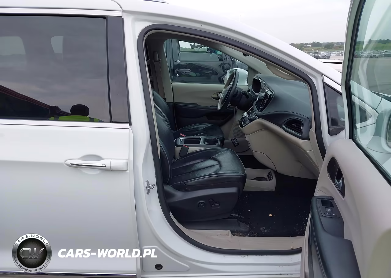 2018 Chrysler Pacifica Limited VIN:2C4RC1GG3JR232719 - 5