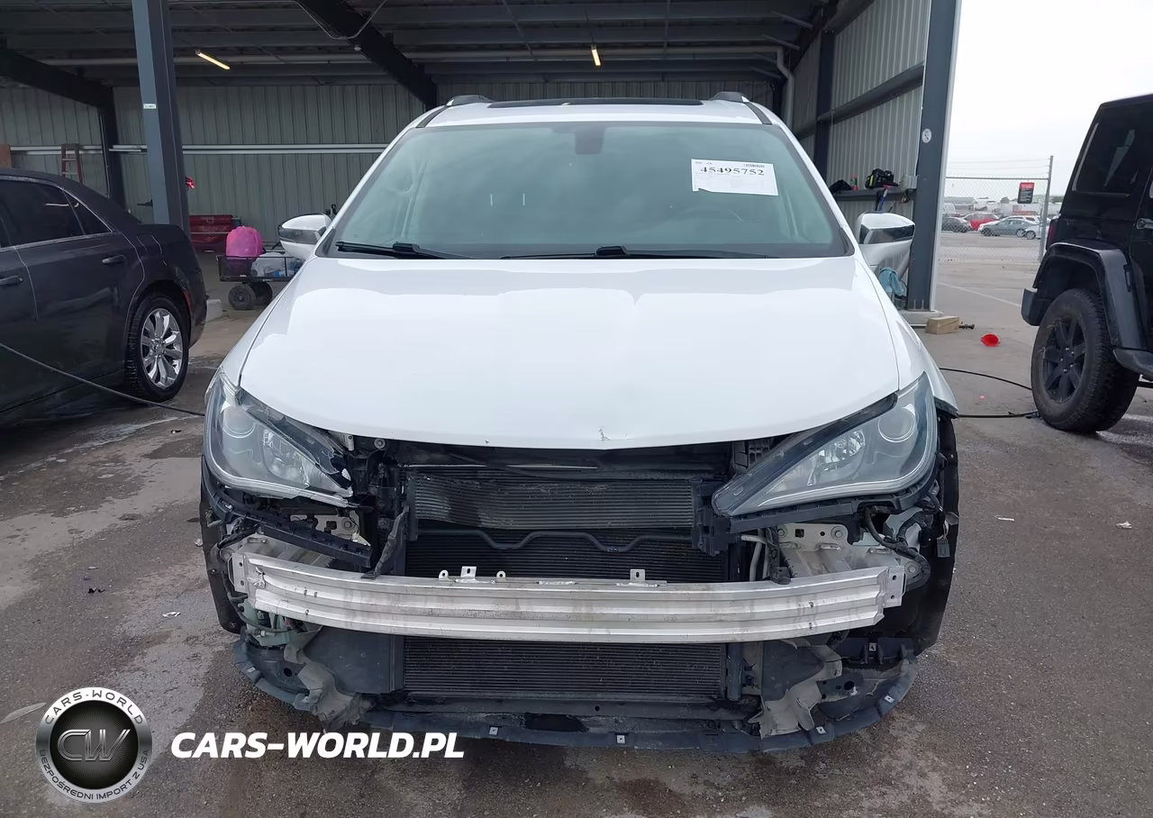 2018 Chrysler Pacifica Limited VIN:2C4RC1GG3JR232719 - 6