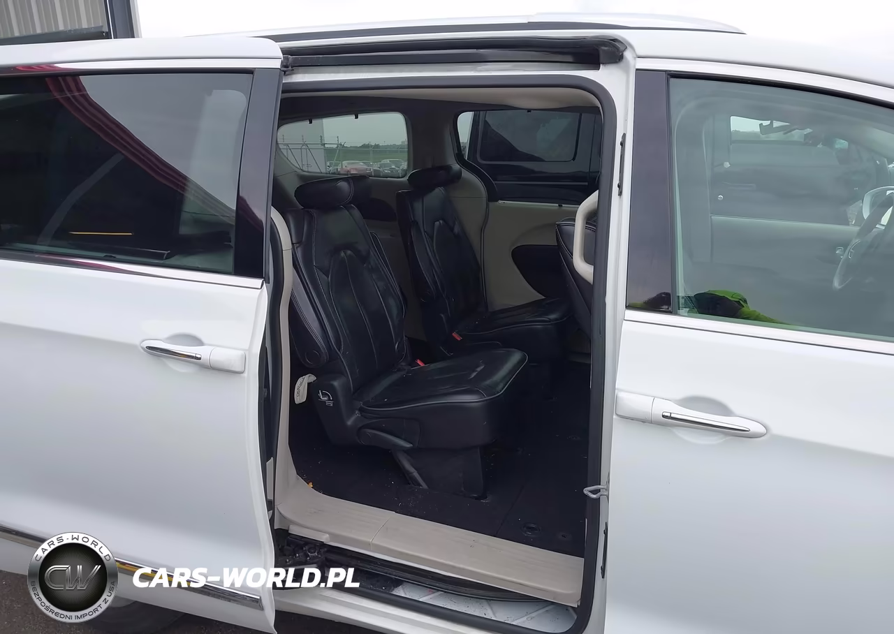 2018 Chrysler Pacifica Limited VIN:2C4RC1GG3JR232719 - 8